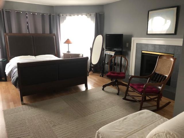 Hotel Honeysuckle House Coquitlam Esterno foto